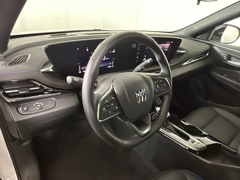 Used 2024 Buick Envista Sport Touring w/ Convenience I Package FWD image 17