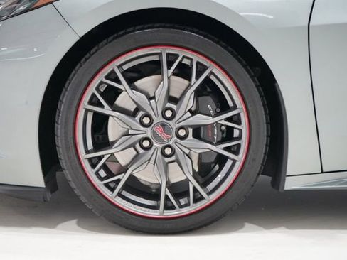 Used 2024 Chevrolet Corvette Stingray Premium Cpe w/ Z51 Performance Package RWD image 10