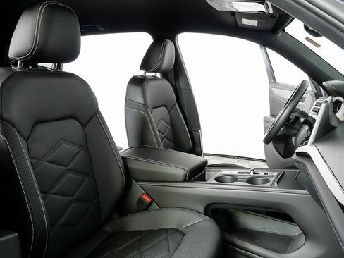 Certified 2025 Volkswagen Atlas Cross Sport SE image 21