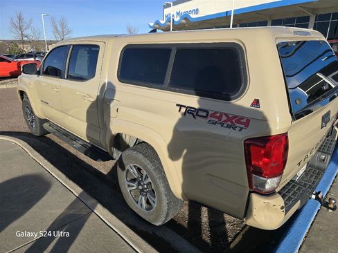 Used 2016 Toyota Tacoma TRD Sport image 10