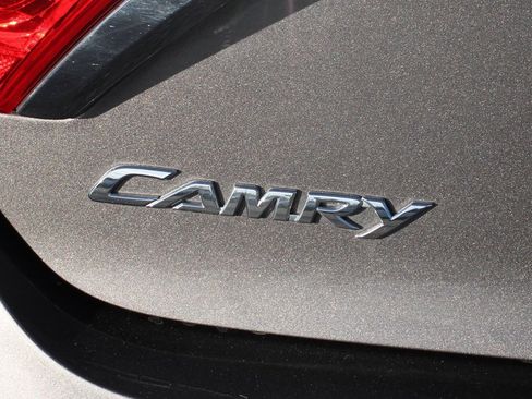 Used 2017 Toyota Camry LE image 41