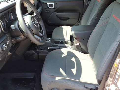 Used 2025 Jeep Gladiator Rubicon w/ Safety Group AWD/4WD image 12
