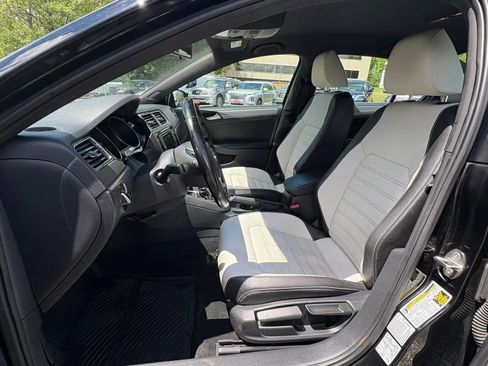 Used 2016 Volkswagen Jetta Sport FWD image 2