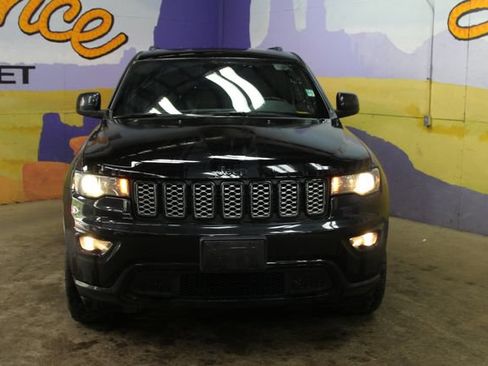 Used 2021 Jeep Grand Cherokee Altitude AWD/4WD image 2