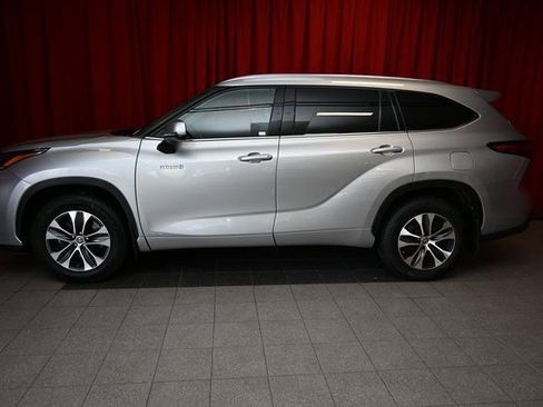 Used 2021 Toyota Highlander XLE image 5
