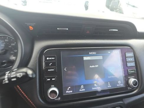 Used 2023 Nissan Kicks SR w/ SR Premium Package FWD image 8