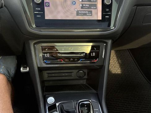 Used 2021 Volkswagen Tiguan SE w/ Panoramic Sunroof Package AWD/4WD image 3