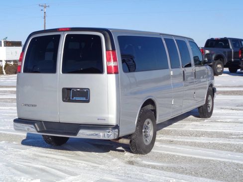 Used 2017 Chevrolet Express 3500 LT w/ LT Preferred Equipment Group RWD image 6