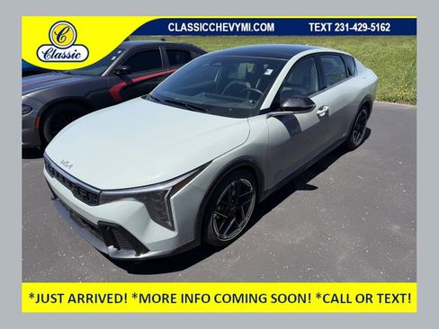 Used 2025 Kia K4 GT-Line w/ GT-Line Premium Package FWD image 1