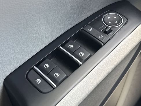 Used 2025 Kia Soul LX w/ LX Technology Package FWD image 17
