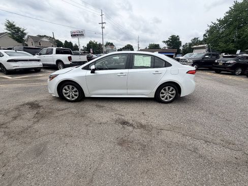 Used 2022 Toyota Corolla LE FWD image 32