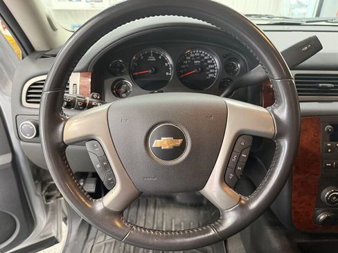 Used 2011 Chevrolet Suburban LS RWD image 7