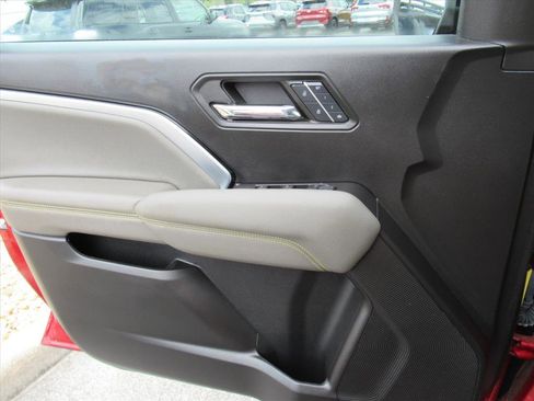 Used 2024 Chevrolet Colorado ZR2 w/ ZR2 Convenience Package III image 17