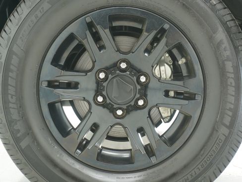 Used 2021 Toyota Tacoma SR w/ SR Convenience Package image 22