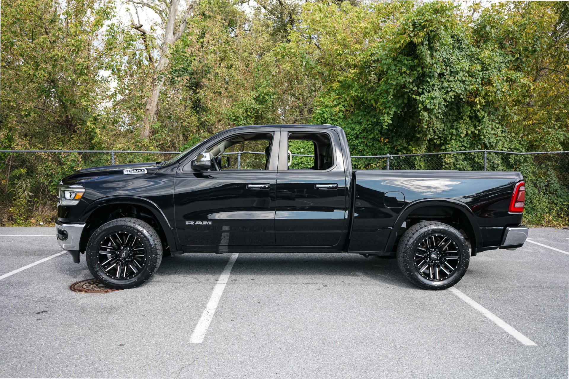 Used 2019 RAM 1500 Laramie AWD/4WD image 4