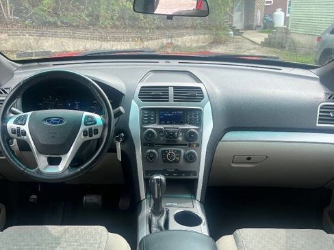 Used 2012 Ford Explorer XLT w/ Class III Trailer Tow Pkg image 4