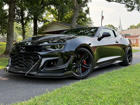 Used 2018 Chevrolet Camaro ZL1 RWD image 2