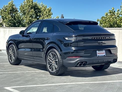 Certified 2025 Porsche Cayenne Coupe AWD/4WD image 3