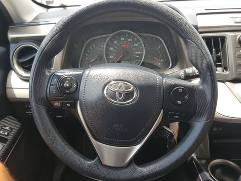 Used 2015 Toyota RAV4 LE FWD image 17