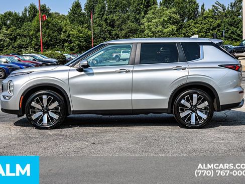 Used 2025 Mitsubishi Outlander SE FWD image 8