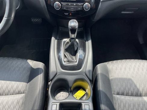 Used 2018 Nissan Rogue SV FWD image 22