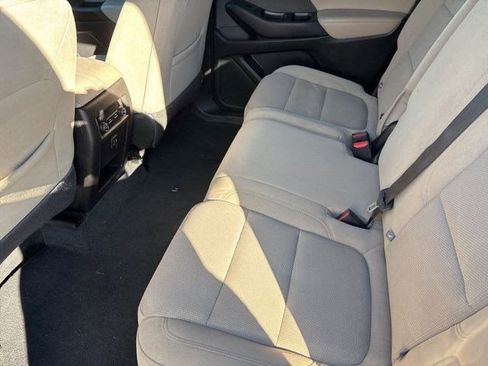 Used 2022 Chevrolet Traverse LS image 31