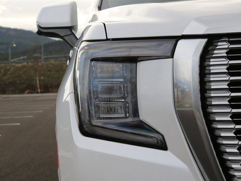 Used 2024 GMC Yukon XL Denali Ultimate image 12