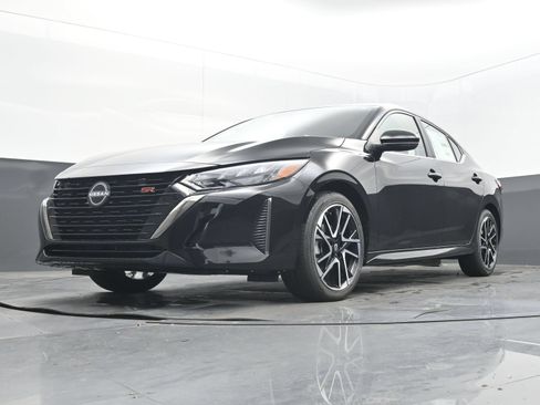 Certified 2025 Nissan Sentra SR FWD image 23