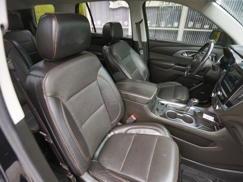 Used 2018 Chevrolet Traverse Premier w/ Driver Confidence II Package FWD image 17