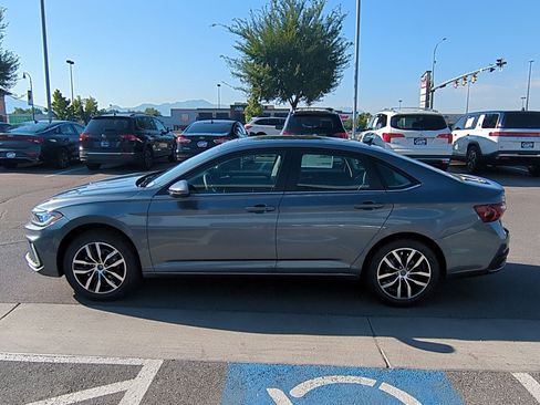 New 2025 Volkswagen Jetta SE image 9