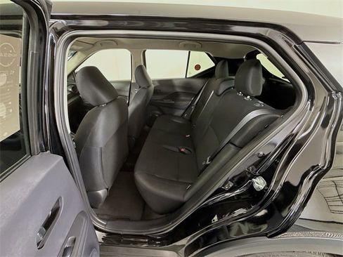 Certified 2025 Nissan Kicks Play S image 9