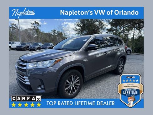Used 2017 Toyota Highlander XLE image 1