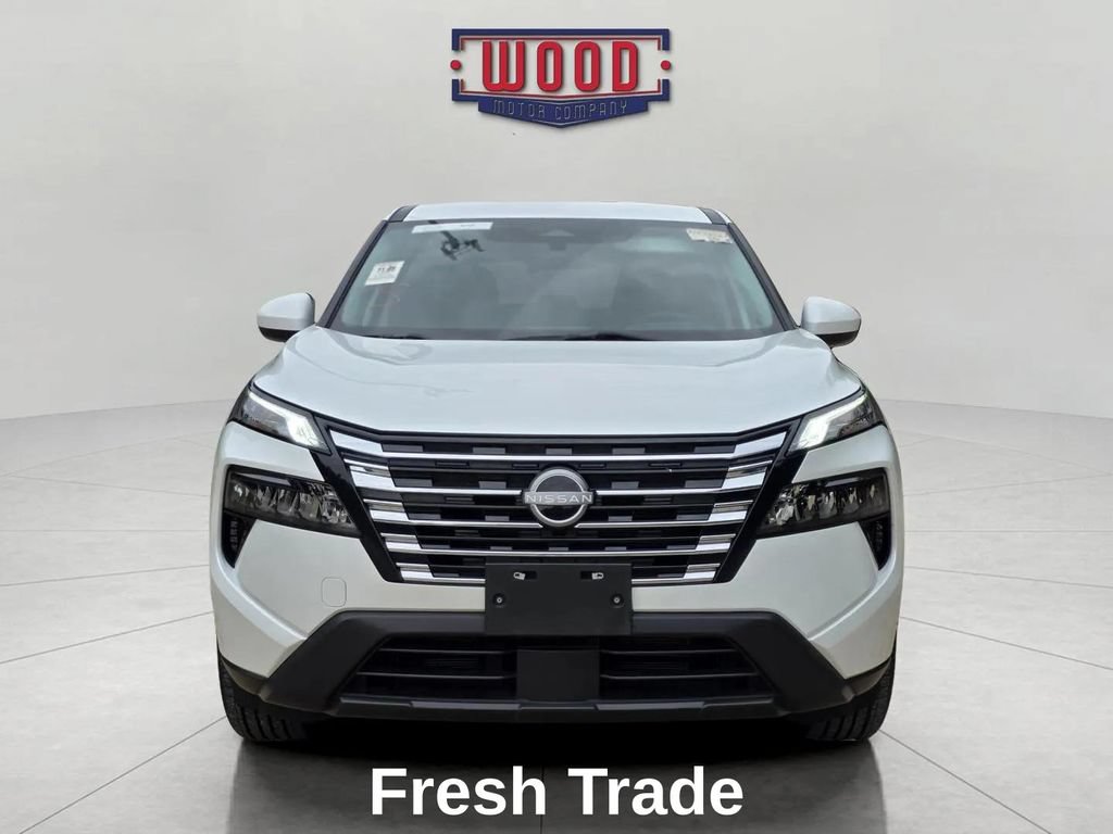 Used 2024 Nissan Rogue SV AWD/4WD image 2