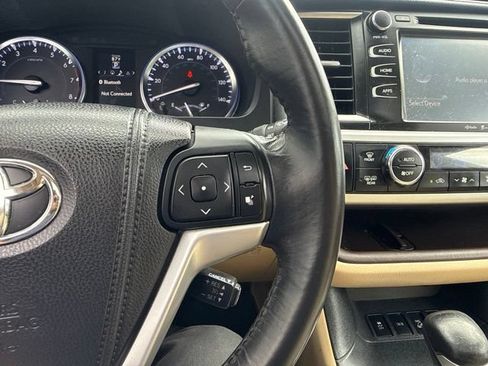 Used 2014 Toyota Highlander XLE AWD/4WD image 17