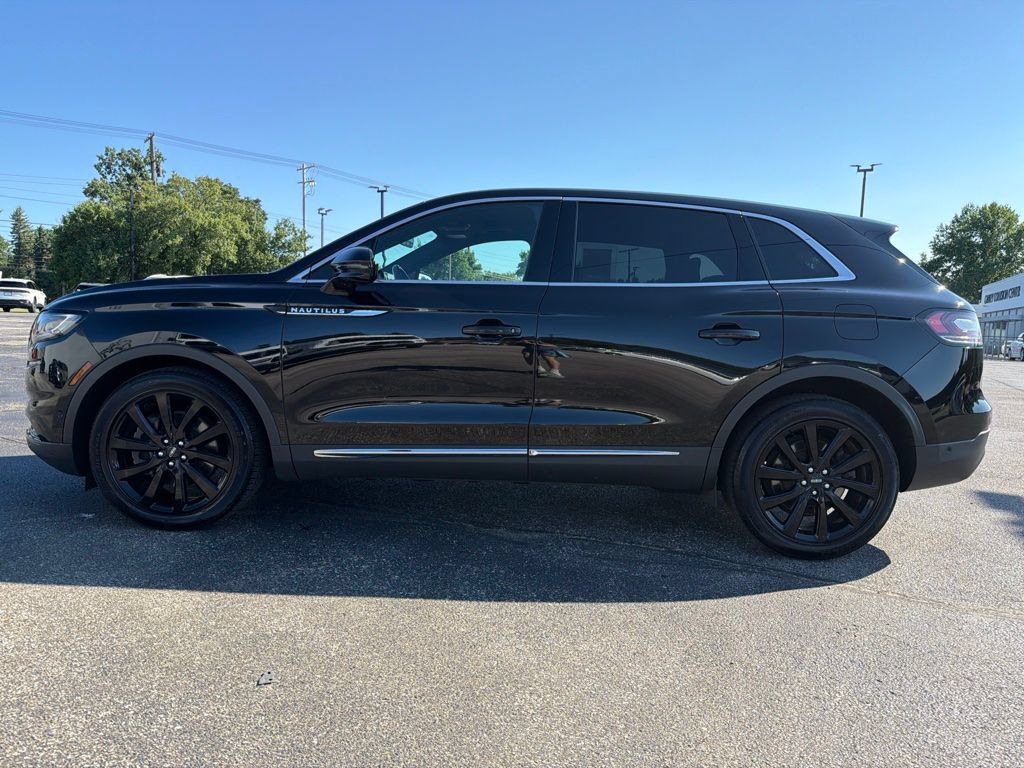 Used 2023 Lincoln Nautilus Reserve w/ Equipment Group 201A AWD/4WD image 9