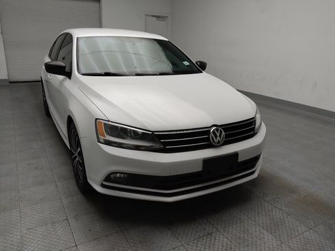 Used 2016 Volkswagen Jetta Sport FWD image 14