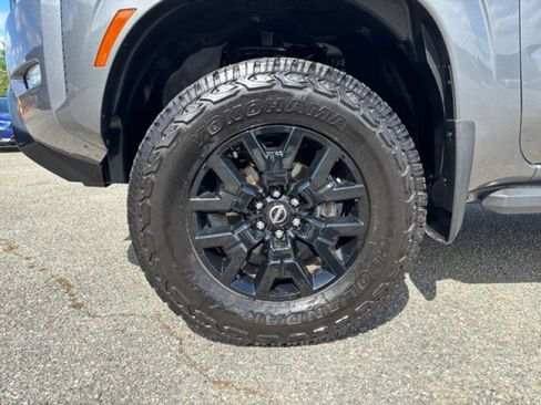 Used 2023 Nissan Frontier SV w/ Midnight Edition Package image 9