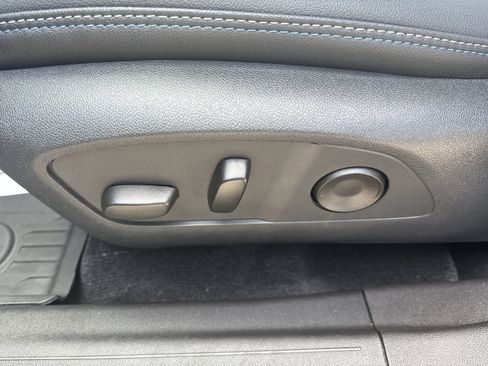 Used 2025 Chevrolet Equinox EV LT w/ Convenience Package FWD image 12