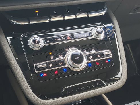 Used 2022 Lincoln Corsair Reserve w/ Equipment Group 201A image 18