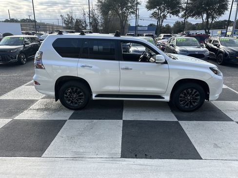 Used 2022 Lexus GX 460 Premium image 3