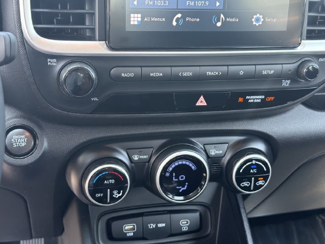 Certified 2025 Hyundai Venue SEL FWD image 33