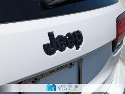 Used 2021 Jeep Grand Cherokee Altitude AWD/4WD image 9
