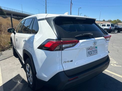 Used 2022 Toyota RAV4 LE FWD image 3
