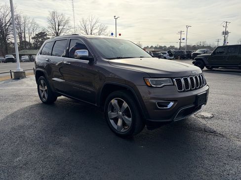 Used 2018 Jeep Grand Cherokee Limited w/ Luxury Group II image 3