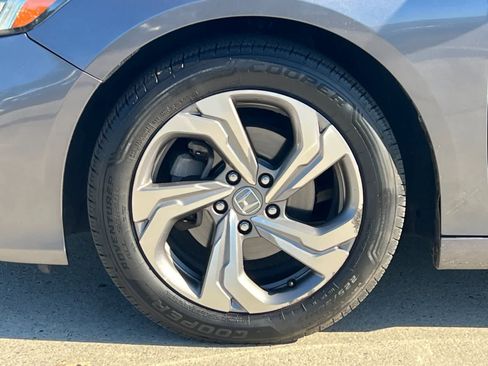 Used 2018 Honda Accord EX image 26