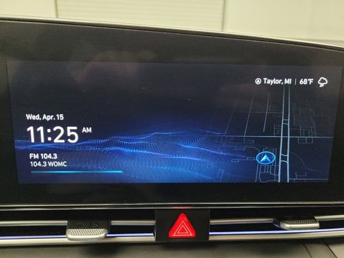 Used 2024 Hyundai Elantra SEL FWD image 25