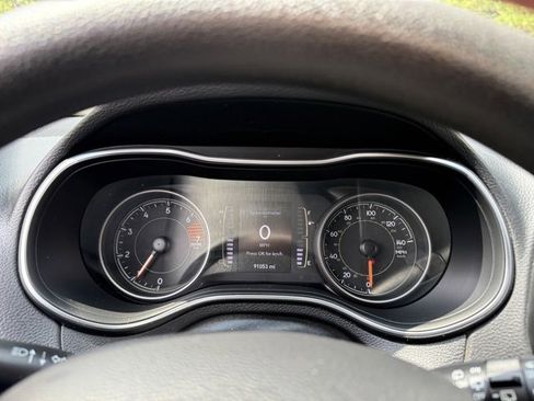 Used 2019 Jeep Cherokee Latitude w/ Popular Appearance Group image 15
