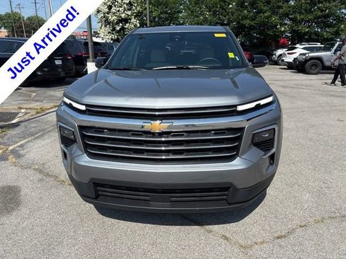 Used 2026 Chevrolet Traverse LT FWD image 8