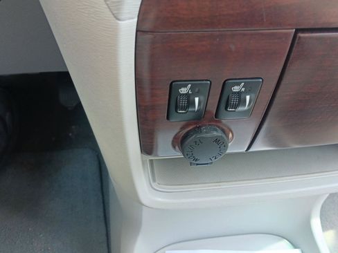 Used 2012 Toyota Sienna XLE FWD image 19