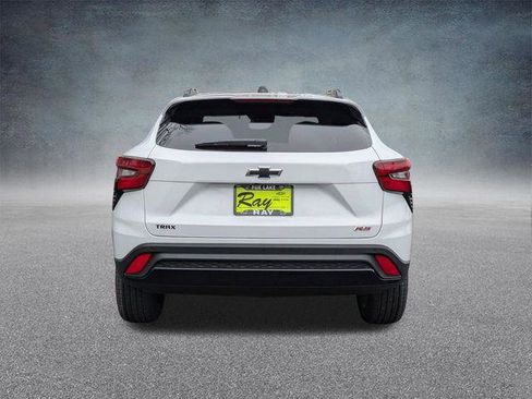 New 2026 Chevrolet Trax RS w/ Sunroof Package FWD image 5